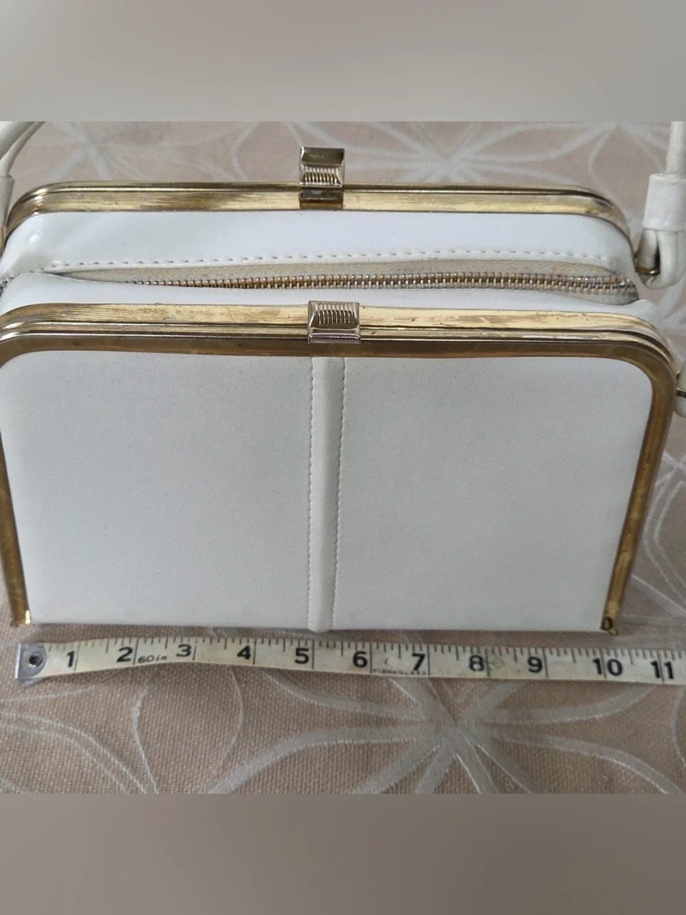 Vintage White Double Kisslock Shoulder Bag Purse. Mid-Century “camera” bag.